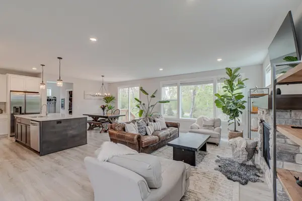 1426 Lee CIR, Hudson, WI 54016