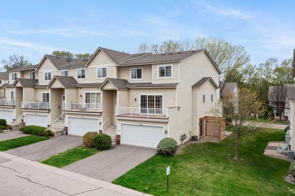 8105 Darcy LN, Inver Grove Heights, MN 55076