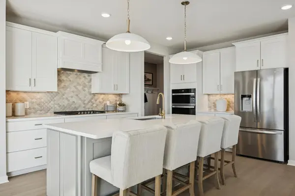 4609 Island Park DR, Woodbury, MN 55129