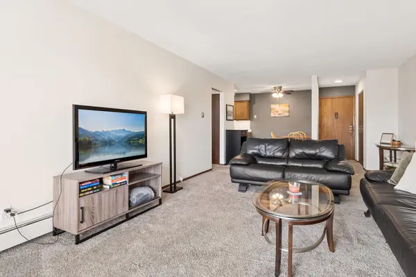 2730 Dale ST N #D311, Roseville, MN 55113