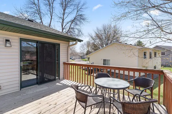 6055 Kalland DR NE, Albertville, MN 55301