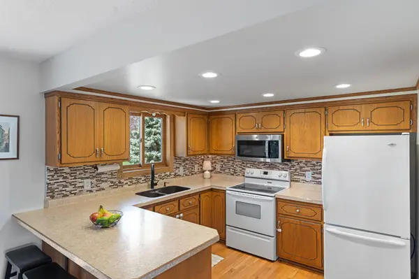 6055 Kalland DR NE, Albertville, MN 55301