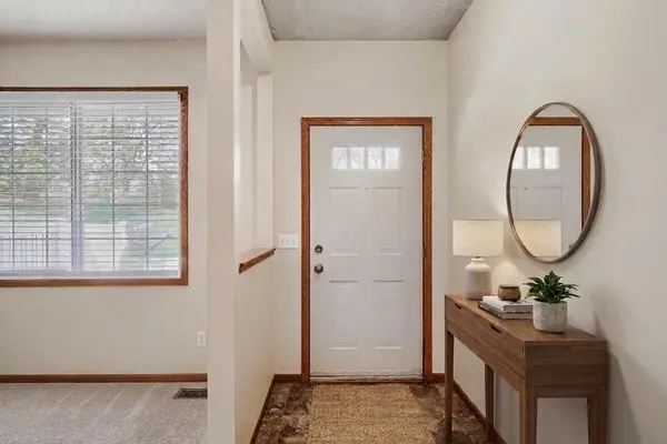 3001 Juniper LN #J, Woodbury, MN 55125