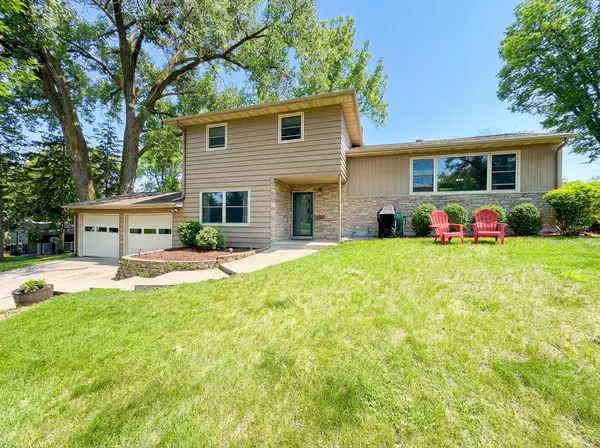 906 S Whitford ST,  Fergus Falls,  MN 56537