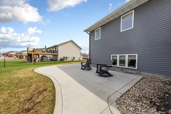 228 Inverness DR, Mankato, MN 56001