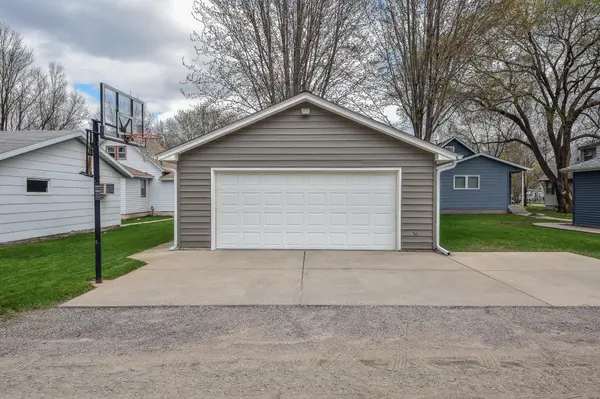 811 Broadway AVE S, Sauk Rapids, MN 56379