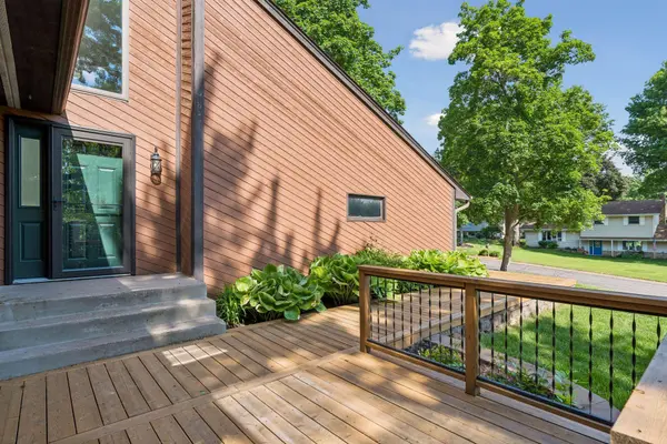 332 Brooks AVE E, Little Canada, MN 55117