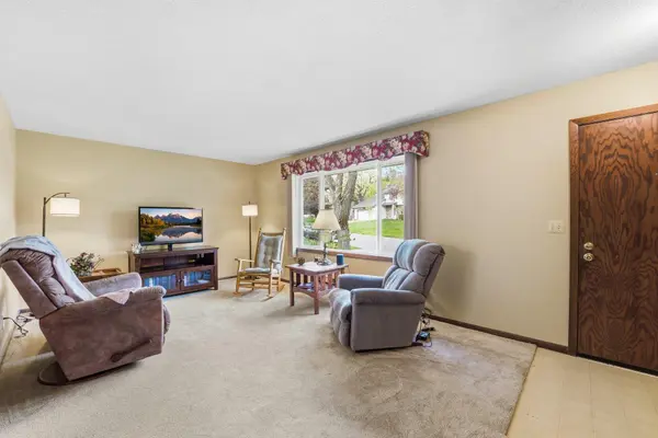5856 139th ST W, Apple Valley, MN 55124