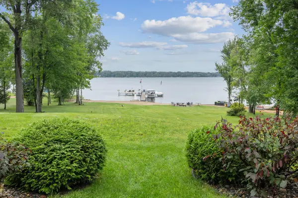 10067 N Long Lake RD, Brainerd, MN 56401