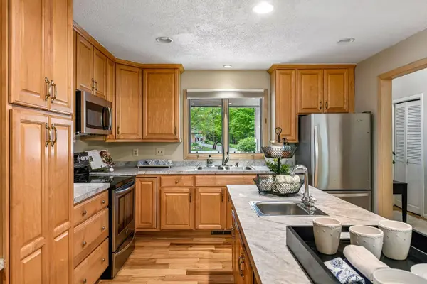 18710 28th AVE N, Plymouth, MN 55447