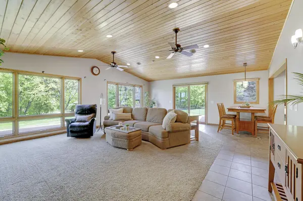 2890 Zanzibar LN N, Plymouth, MN 55447