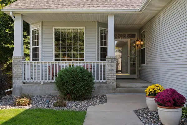 17448 Haralson DR, Eden Prairie, MN 55347