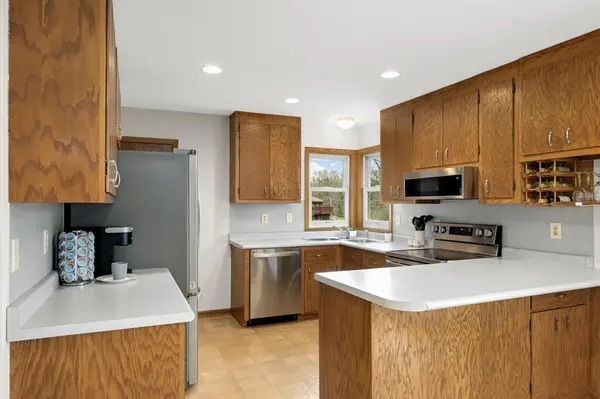 110 Mayo Dr, Burnsville, MN 55337