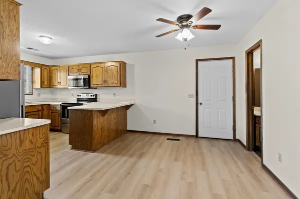 4277 Parkview CT, Vadnais Heights, MN 55127