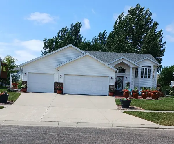 3321 Washington ST S, Fargo, ND 58104