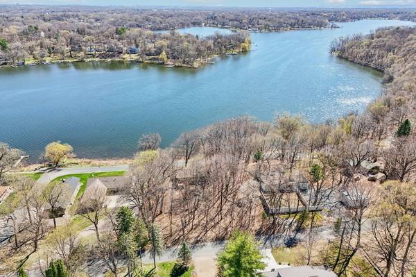 6679 Mohawk DR, Chanhassen, MN 55317