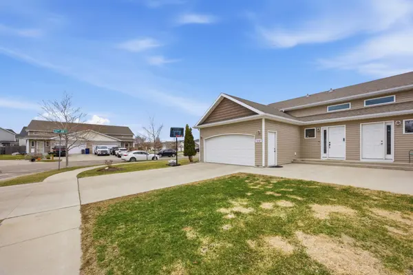 2238 35th Street CIR S, Moorhead, MN 56560