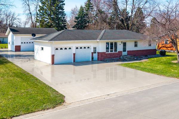 275 Crescent DR, Breckenridge, MN 56520