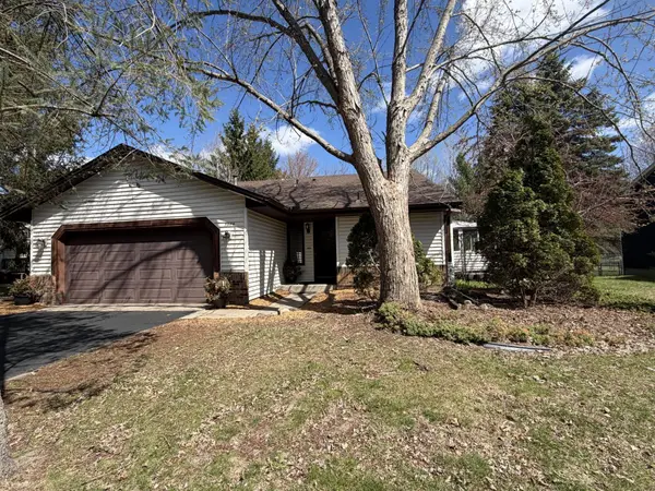 5986 Pheasant DR, Shoreview, MN 55126