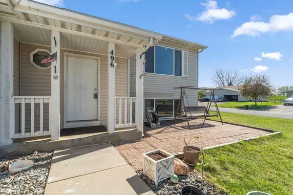 496 Braeburn DR, Shakopee, MN 55379