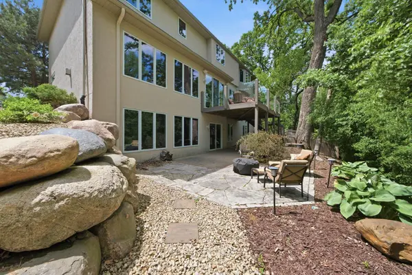 3489 Wolfberry CT, Eagan, MN 55123