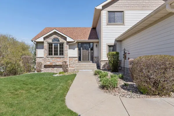 4416 Coachman LN NE, Prior Lake, MN 55372