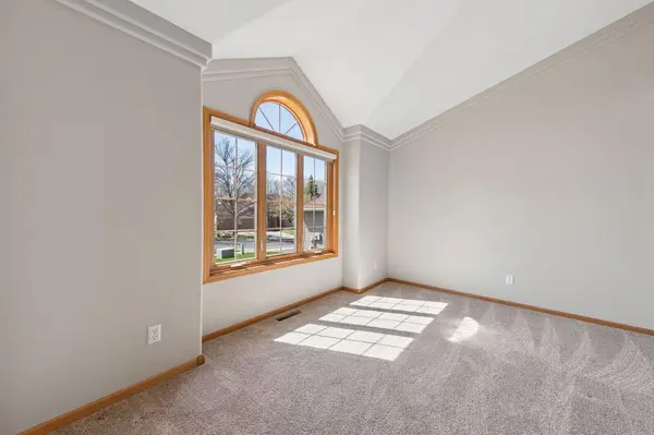 4416 Coachman LN NE, Prior Lake, MN 55372
