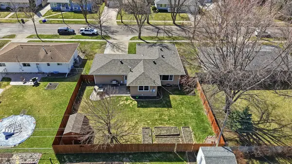 2909 Edgewood DR N, Fargo, ND 58102