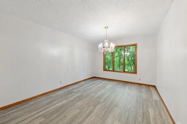 1264 Vildmark DR, Eagan, MN 55123