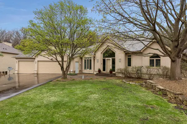 6954 Kenmare DR, Bloomington, MN 55438