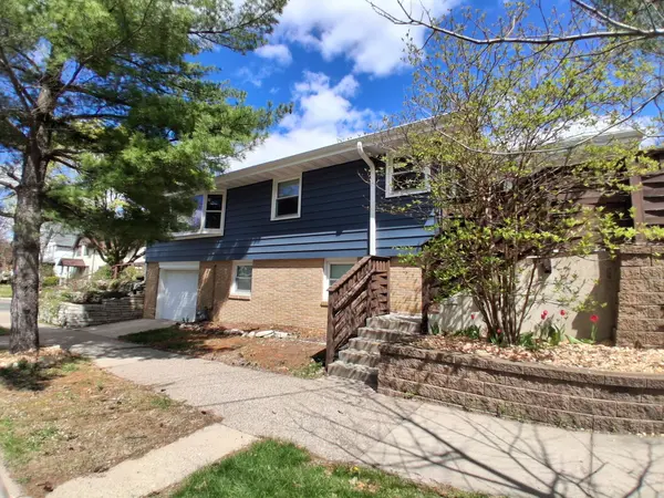 2327 Laurel AVE W, Minneapolis, MN 55405