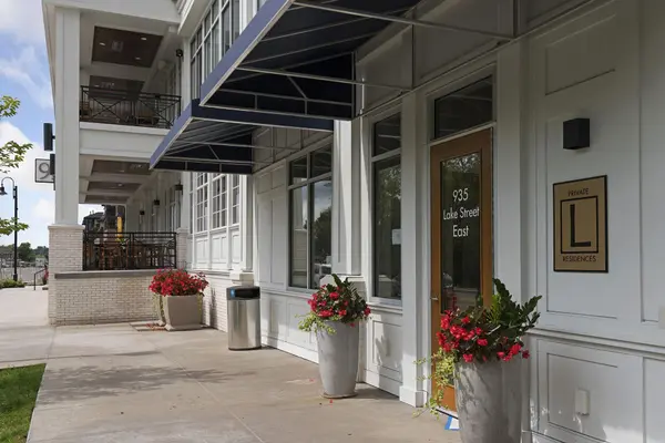 935 Lake ST E #312, Wayzata, MN 55391