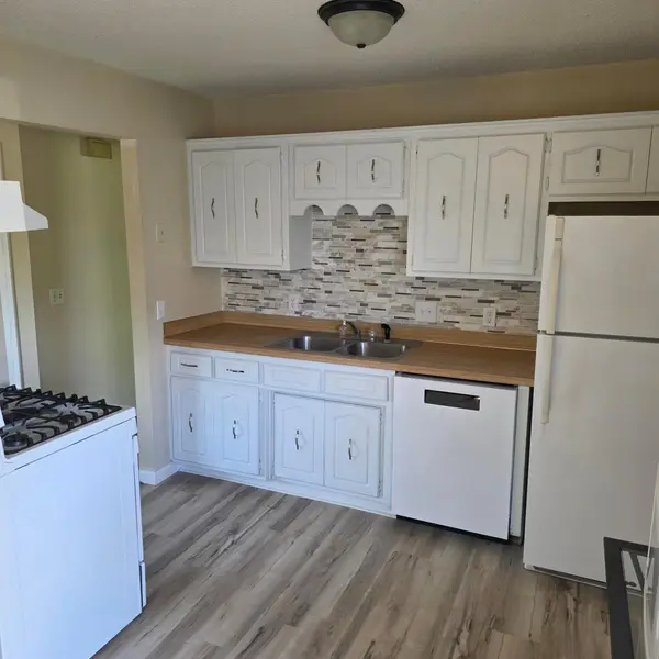 5702 84 1/2 AVE N, Brooklyn Park, MN 55443