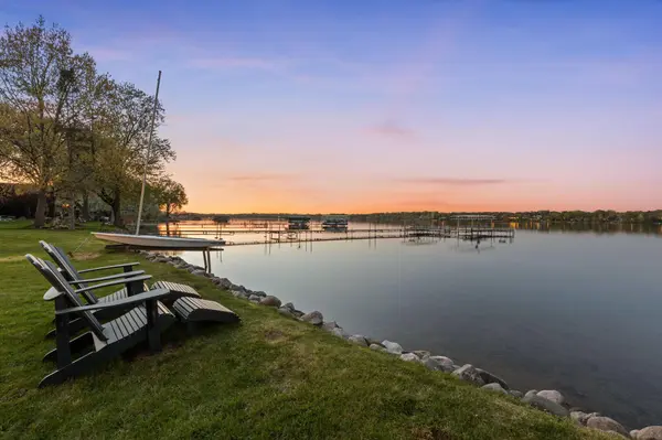 178 Peninsula RD, Medicine Lake, MN 55441