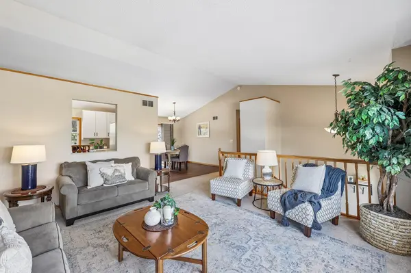 4275 Hanrehan Lake BLVD, Savage, MN 55378