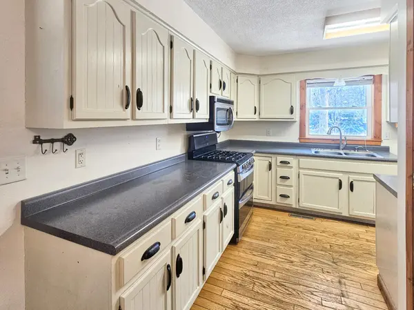 221 W Park AVE, Warren, MN 56762