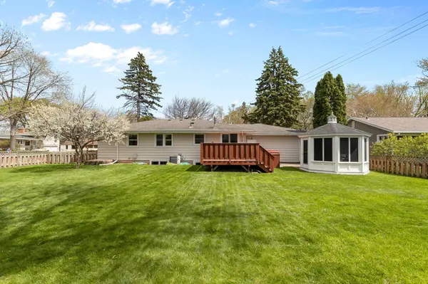 2017 Beacon ST, Roseville, MN 55113