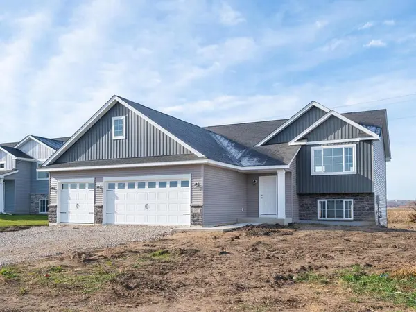 938 Prestwick DR, Belle Plaine, MN 56011