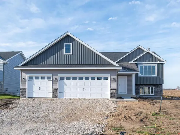 938 Prestwick DR,  Belle Plaine,  MN 56011