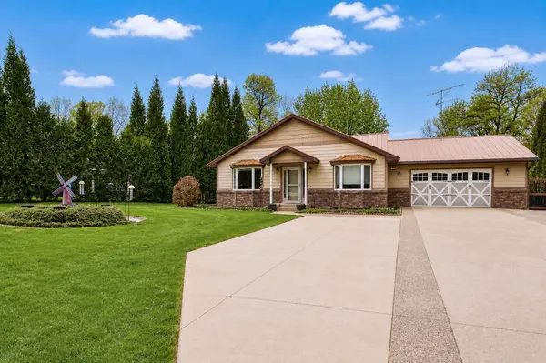 17825 Holt CT, Faribault, MN 55021