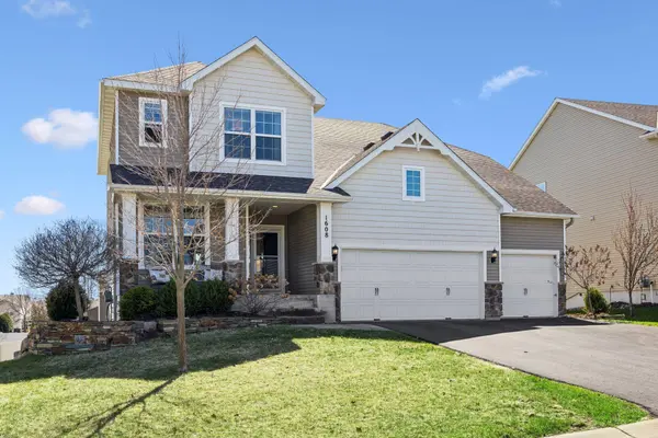1608 Aspen DR, Carver, MN 55315