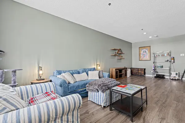 374 Frederick CIR, Hastings, MN 55033