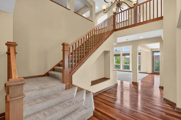 9020 Warren CT, Victoria, MN 55386