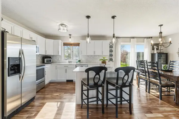 654 Timothy CT, Shakopee, MN 55379