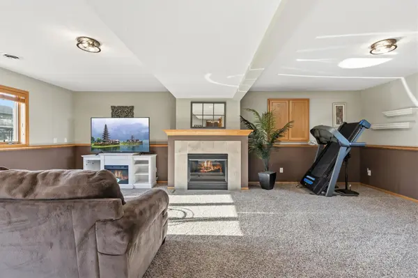 654 Timothy CT, Shakopee, MN 55379