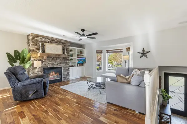 654 Timothy CT, Shakopee, MN 55379