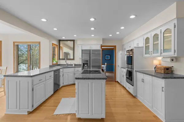 8480 Montgomery CT, Eden Prairie, MN 55347