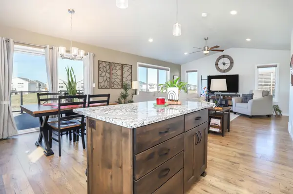 5461 Lori LN W, West Fargo, ND 58078