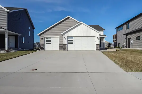 5461 Lori LN W, West Fargo, ND 58078