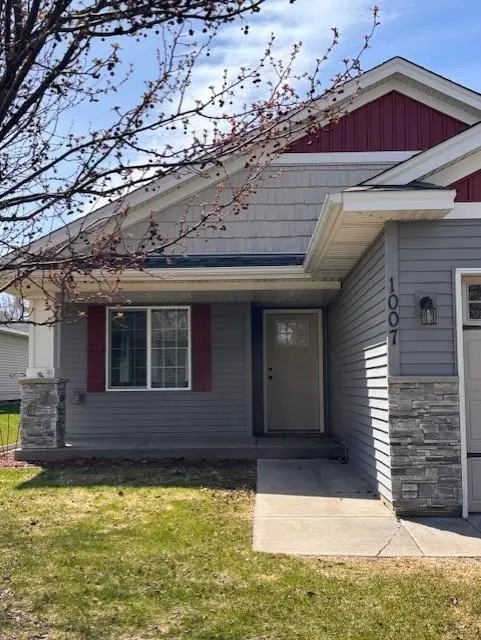 1007 Winsome WAY NW, Isanti, MN 55040